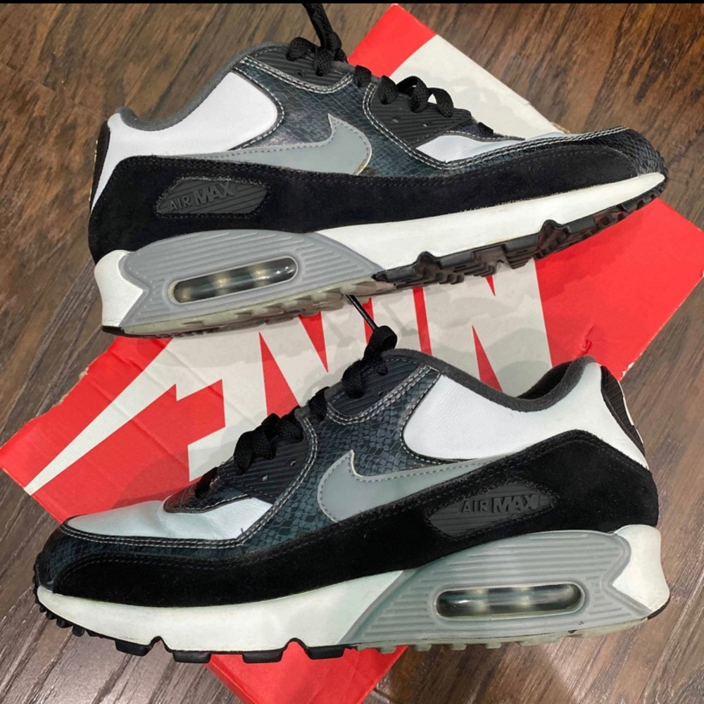used AIR MAX 90 QS PYTHON 2019 size 9